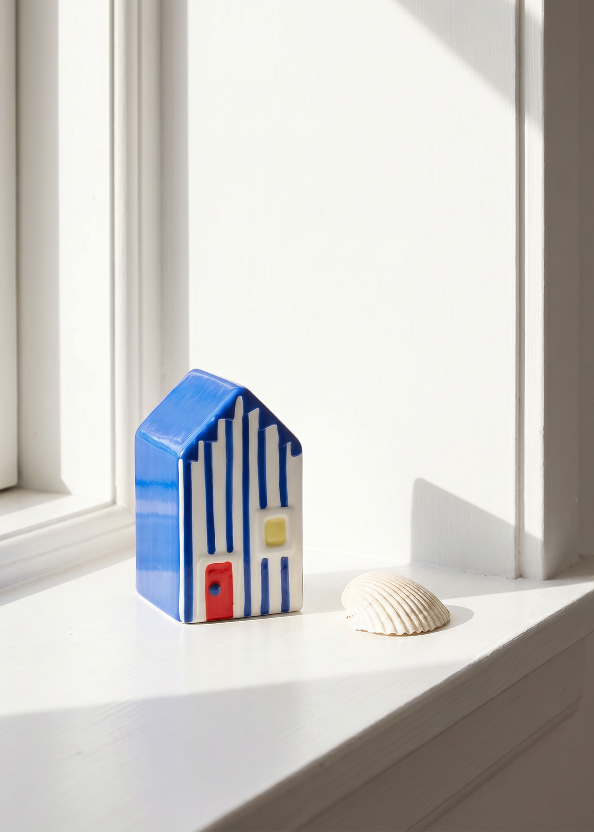Decorative striped ceramic beach house in blue and white, 10 cm tall, by Flying Tiger Copenhagen for home décor.