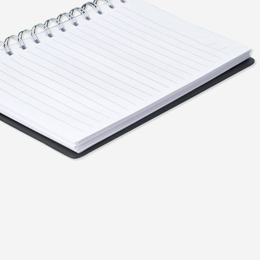 Notebook mit Taschenrechner. Solarbetrieben